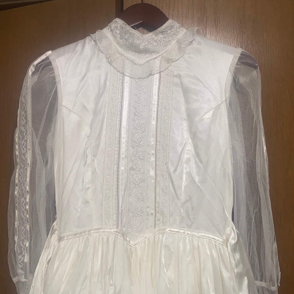 Vintage wedding dress